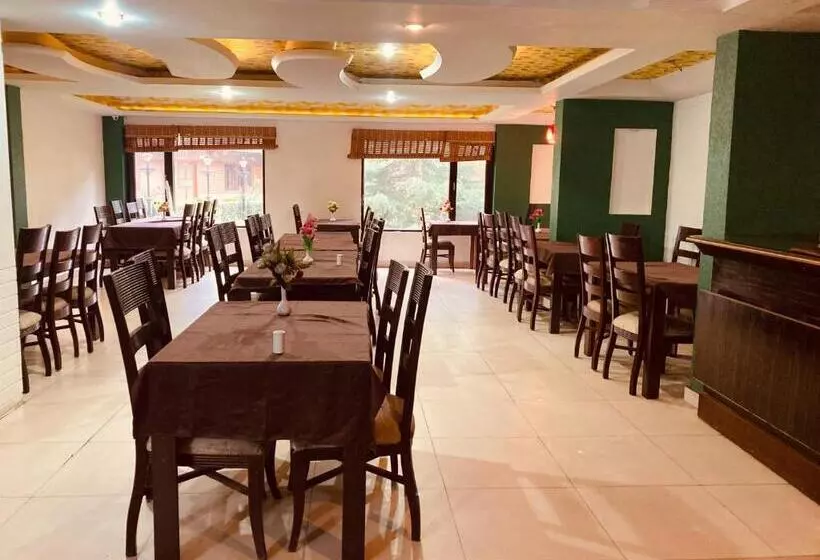 ホテル The North Wind In City Center, Manali