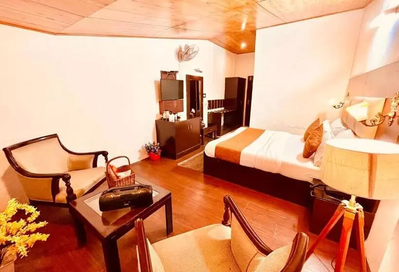 ホテル The North Wind In City Center, Manali