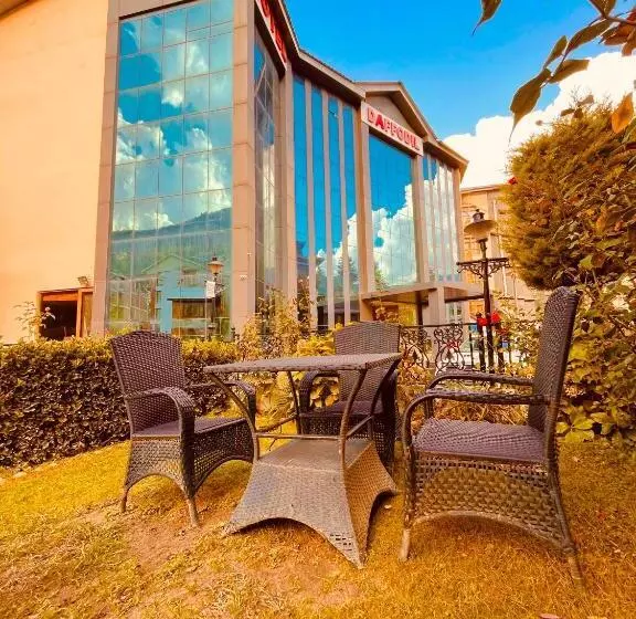 ホテル The North Wind In City Center, Manali
