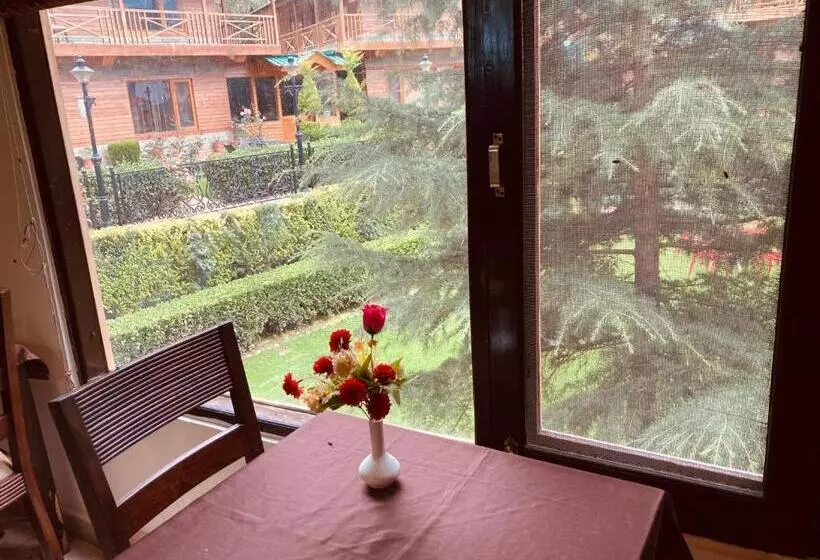 ホテル The North Wind In City Center, Manali