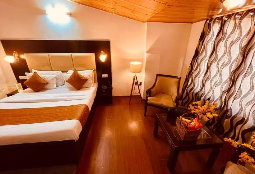 ホテル The North Wind In City Center, Manali