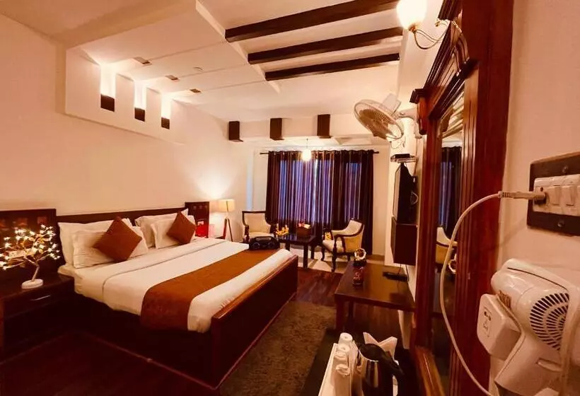 ホテル The North Wind In City Center, Manali