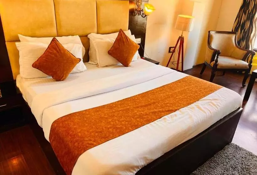 ホテル The North Wind In City Center, Manali
