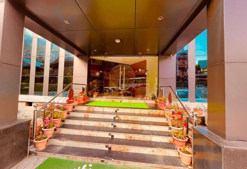 בית מלון כפרי The North Wind In City Center, Manali