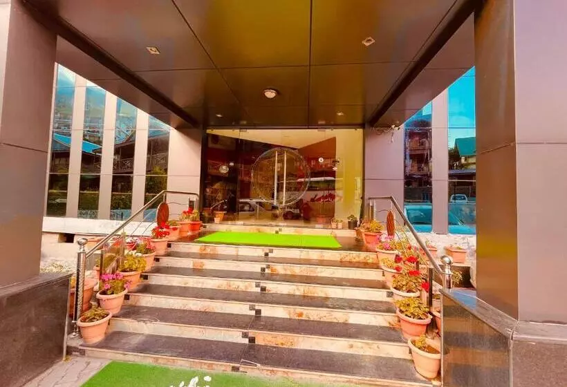 ホテル The North Wind In City Center, Manali
