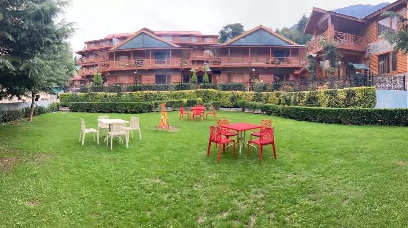 ホテル The North Wind In City Center, Manali
