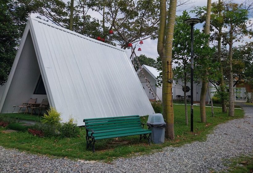 Hotel It My Life Cafe X Camp