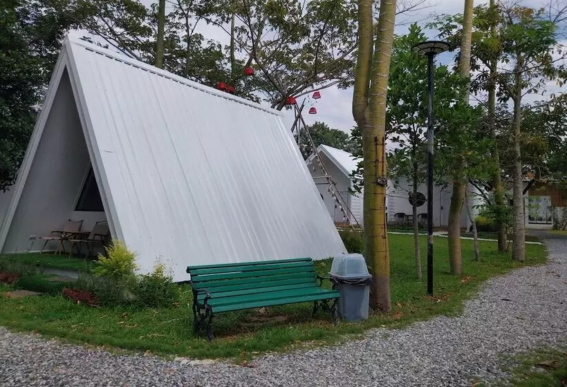 Hotelli It My Life Cafe X Camp