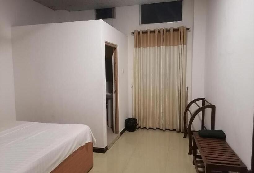 Hotel Step To Town Resort Anuradhapura