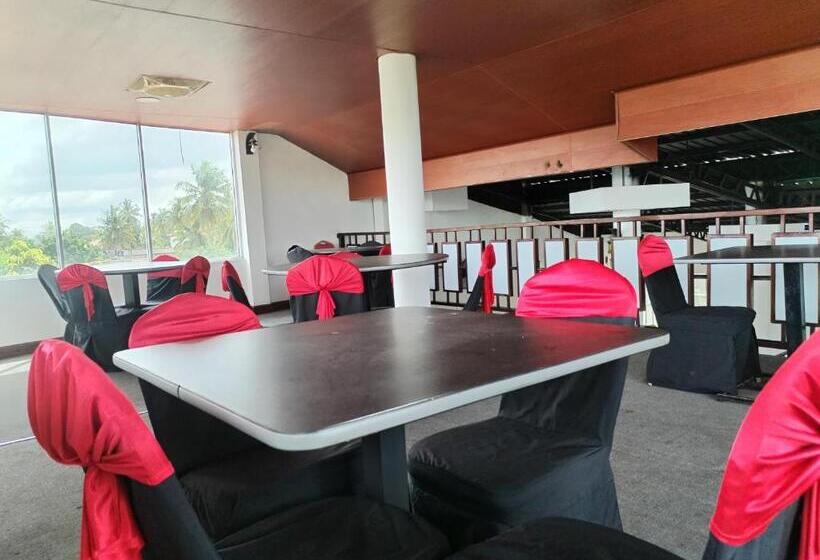 Hotel Step To Town Resort Anuradhapura