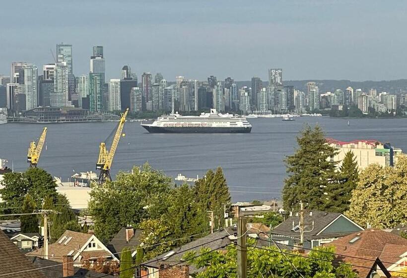 پانسیون Downtown N. Vancouver Lane Home