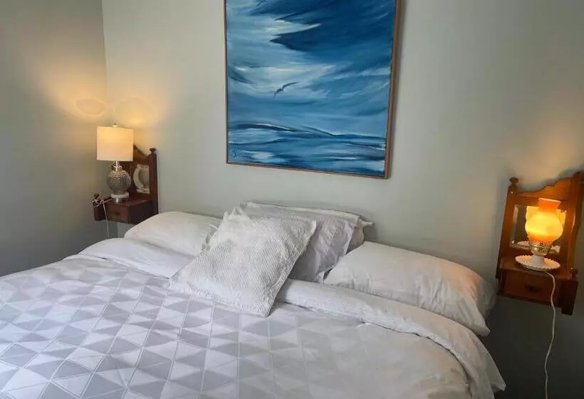 پانسیون Downtown N. Vancouver Lane Home