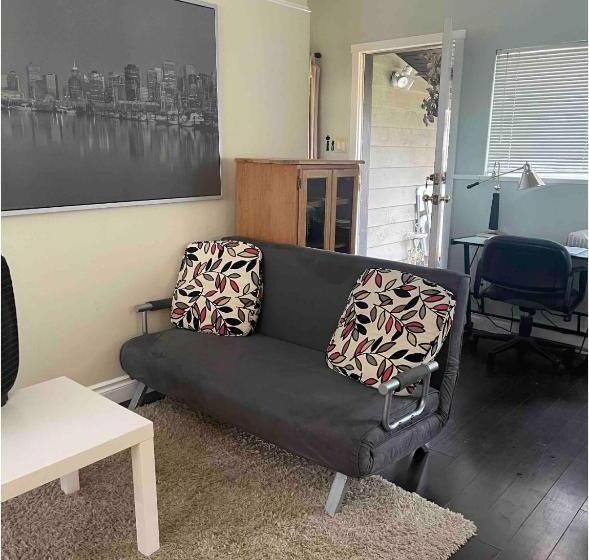 پانسیون Downtown N. Vancouver Lane Home