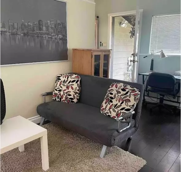 پانسیون Downtown N. Vancouver Lane Home