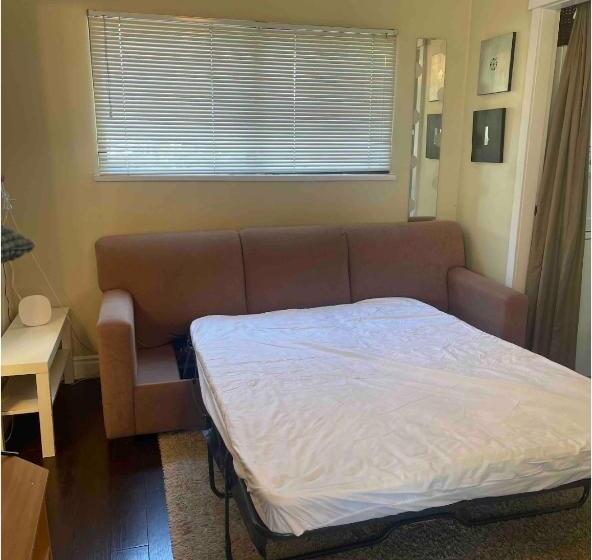 پانسیون Downtown N. Vancouver Lane Home