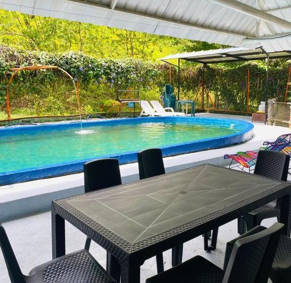 بنسيون Piscina Natural Las Mercedes