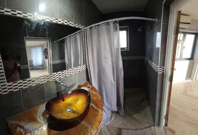 پانسیون Shkyblue Suites