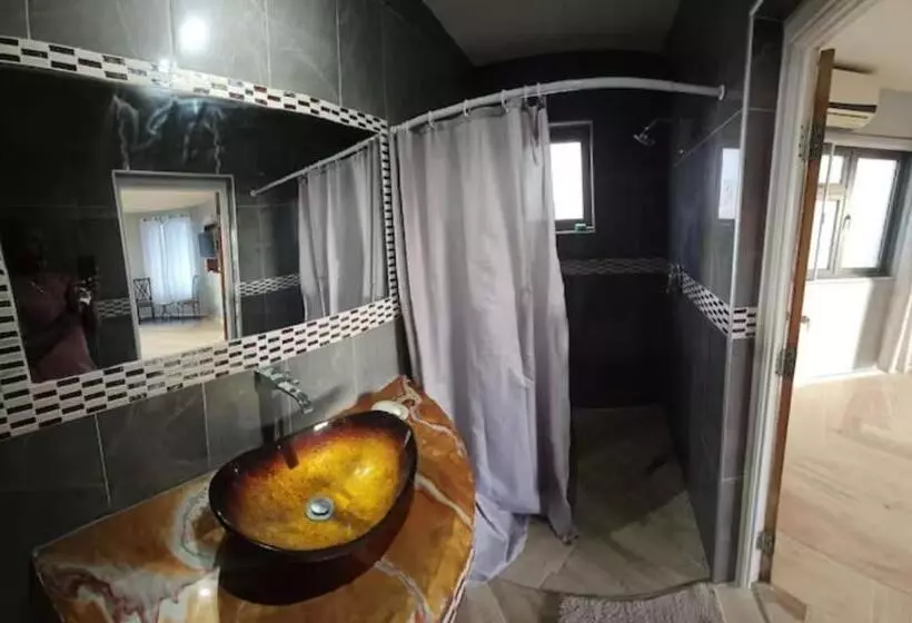 پانسیون Shkyblue Suites