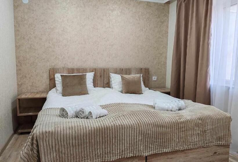 پانسیون Sun House