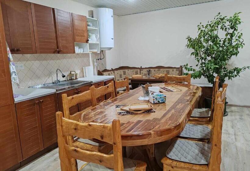 پانسیون Sun House