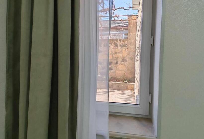 پانسیون Sun House