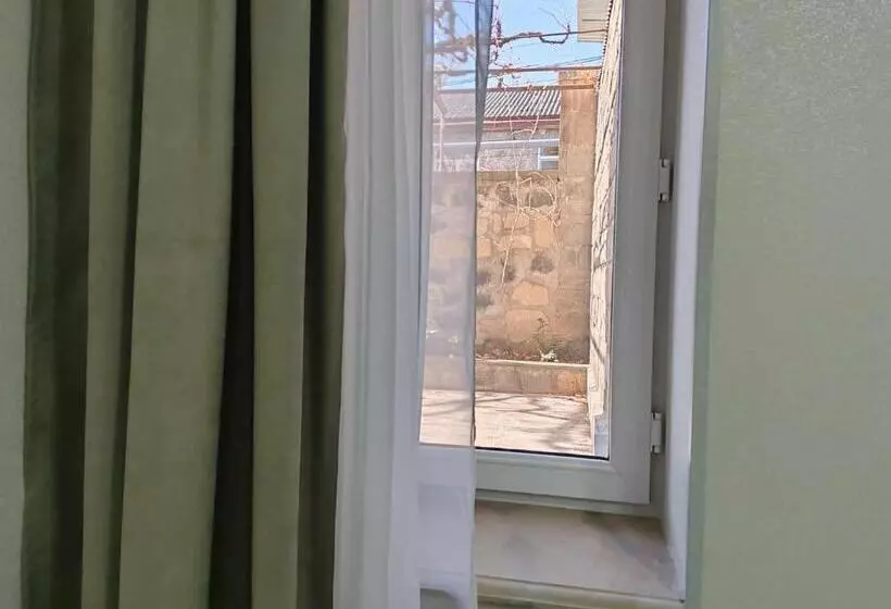 پانسیون Sun House
