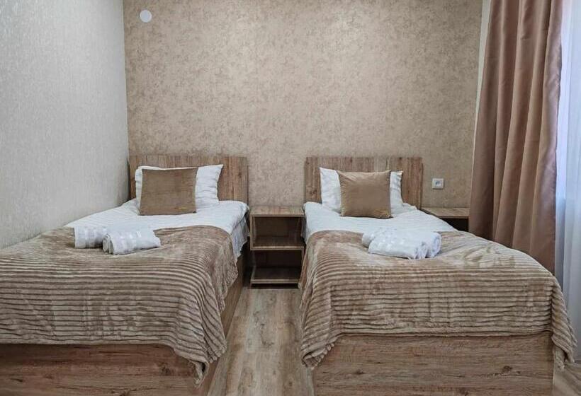 پانسیون Sun House