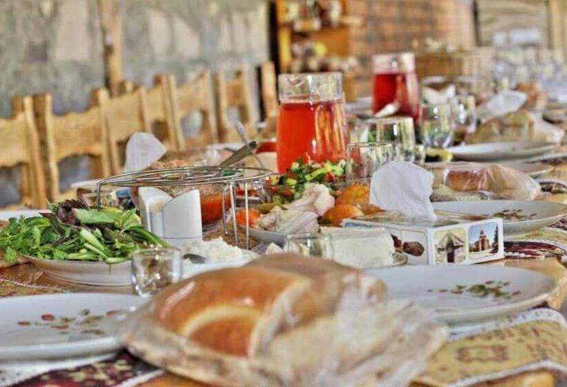 پانسیون Sun House