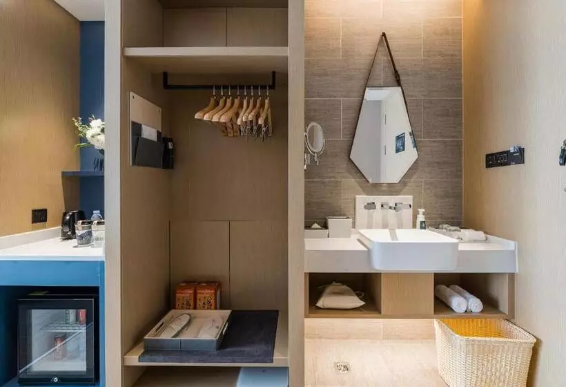 Atour Hotel Handan New Century