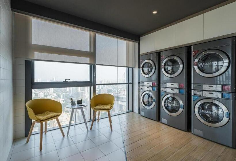 Atour Hotel Handan New Century