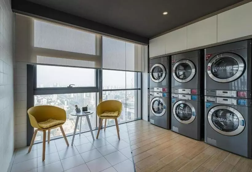 Atour Hotel Handan New Century