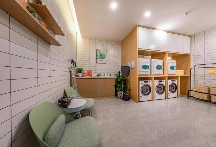 Atour Hotel Xiamen Jimei Lake Business Center