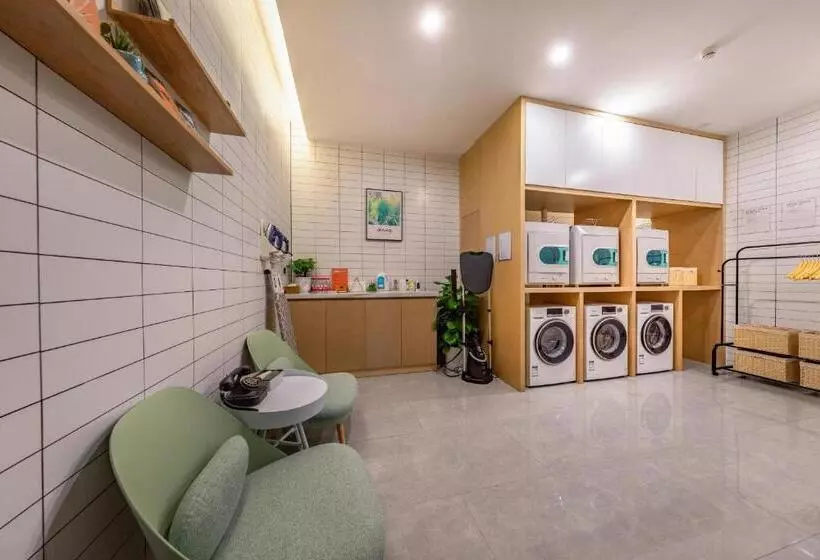 Atour Hotel Xiamen Jimei Lake Business Center