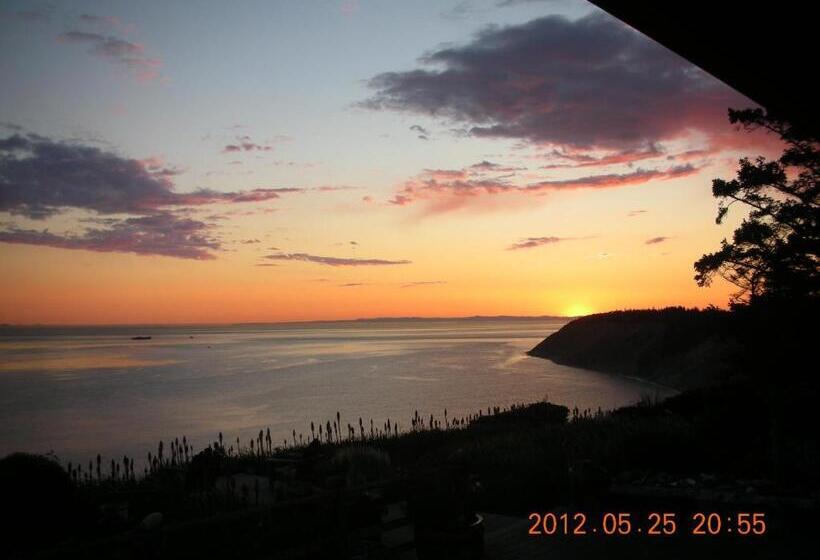 تختخواب و صبحانه Eagle Aerie