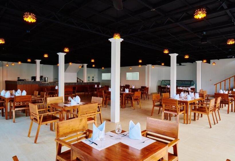 هتل Akomadoo Retreat