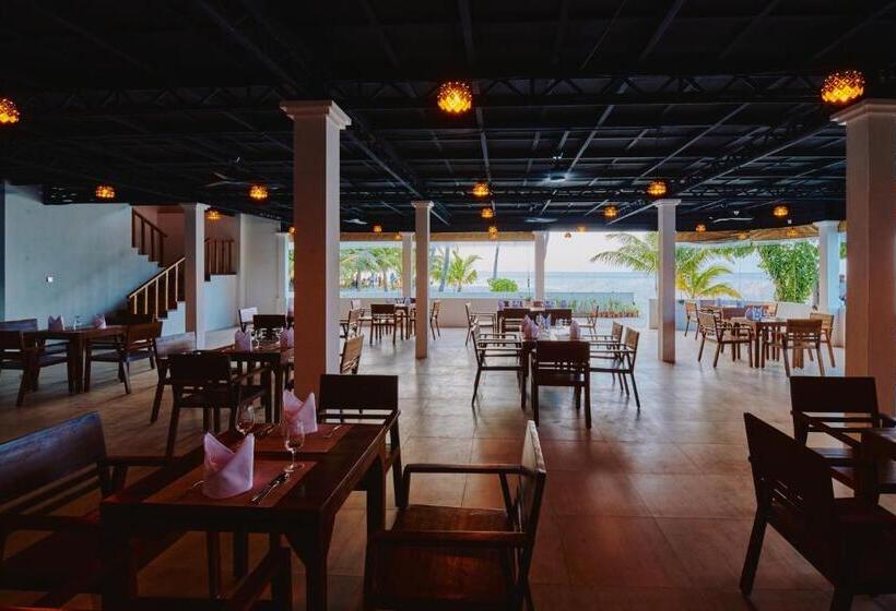 هتل Akomadoo Retreat