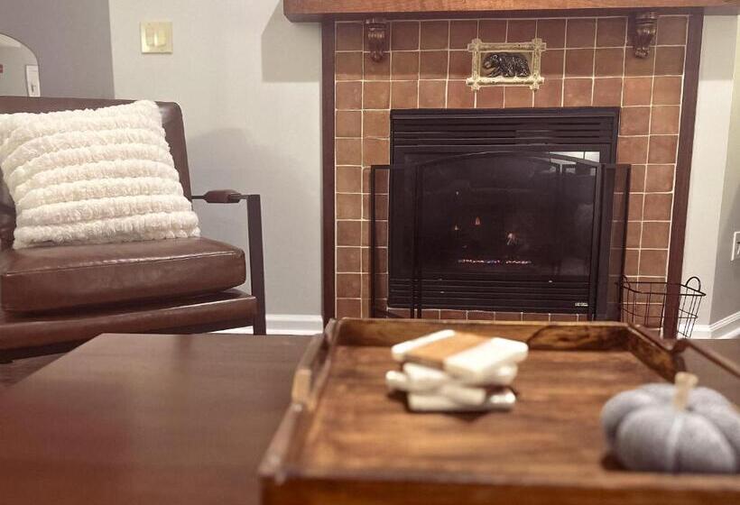 Отель Cozy Mountain View Condo