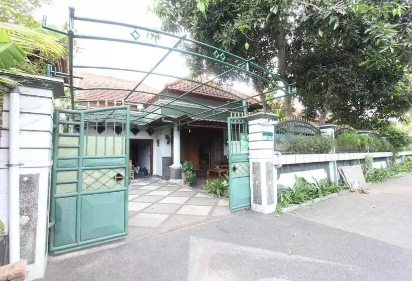 ホテル Oyo 93247 Pondok Pariwisata