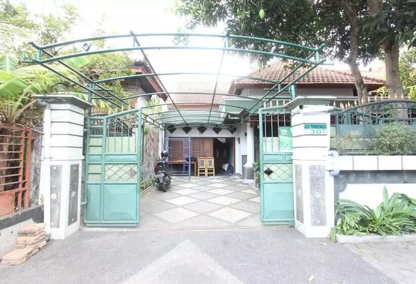 ホテル Oyo 93247 Pondok Pariwisata