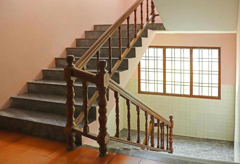 Отель Oyo Flagship Venus Lodge