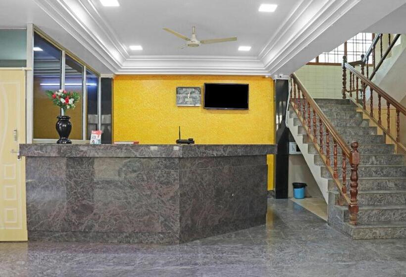 Отель Oyo Flagship Venus Lodge