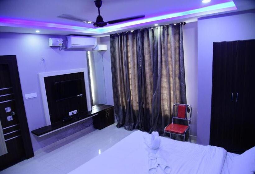 Hotel Pavithra Paradise