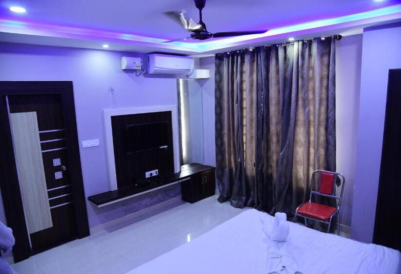 Hotel Pavithra Paradise