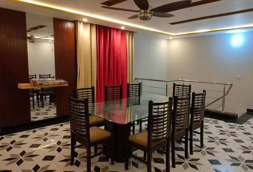 هتل The Lodges Inn