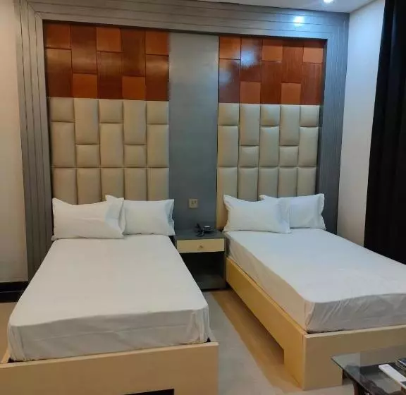 هتل The Lodges Inn