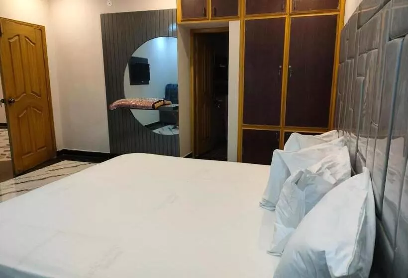 هتل The Lodges Inn