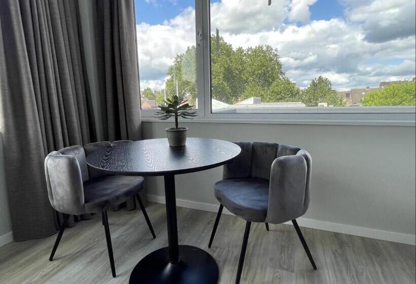 24 Single Bed Accommodation