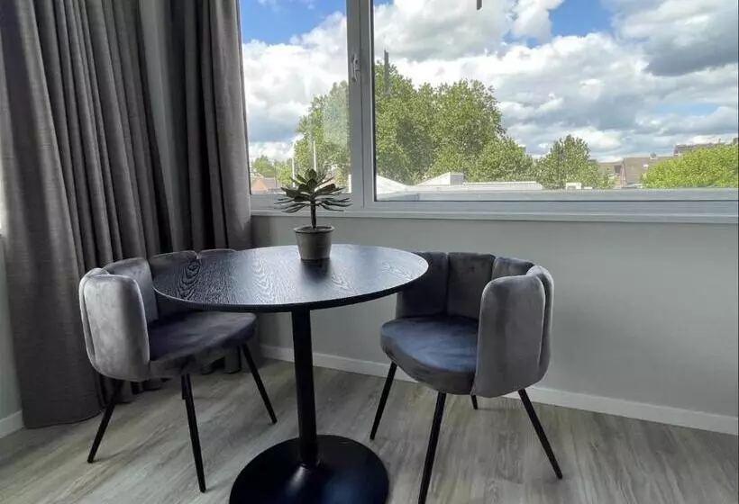 24 Single Bed Accommodation