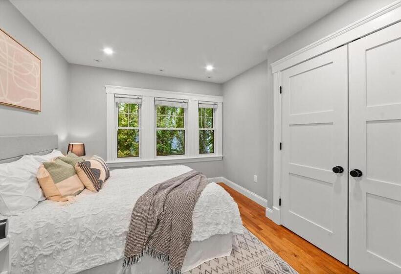 پانسیون Charming Room