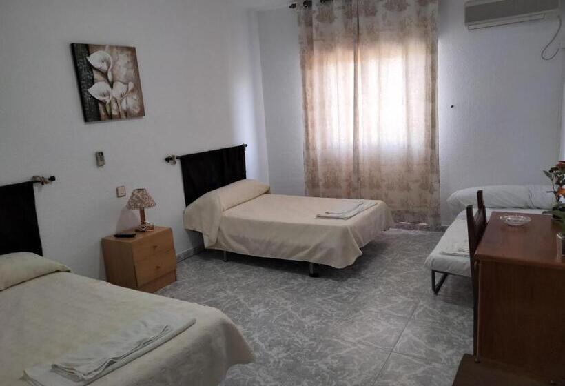 פנסיון Hostal Restaurante El Labrador